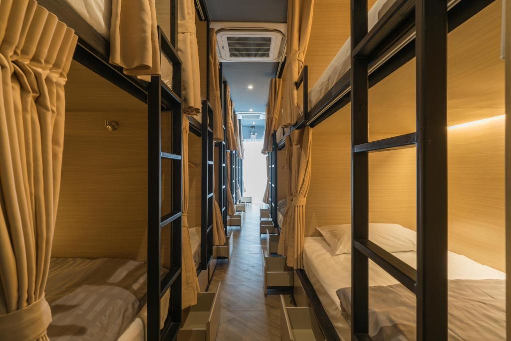 Sleep Box Patong Hostel photo 2