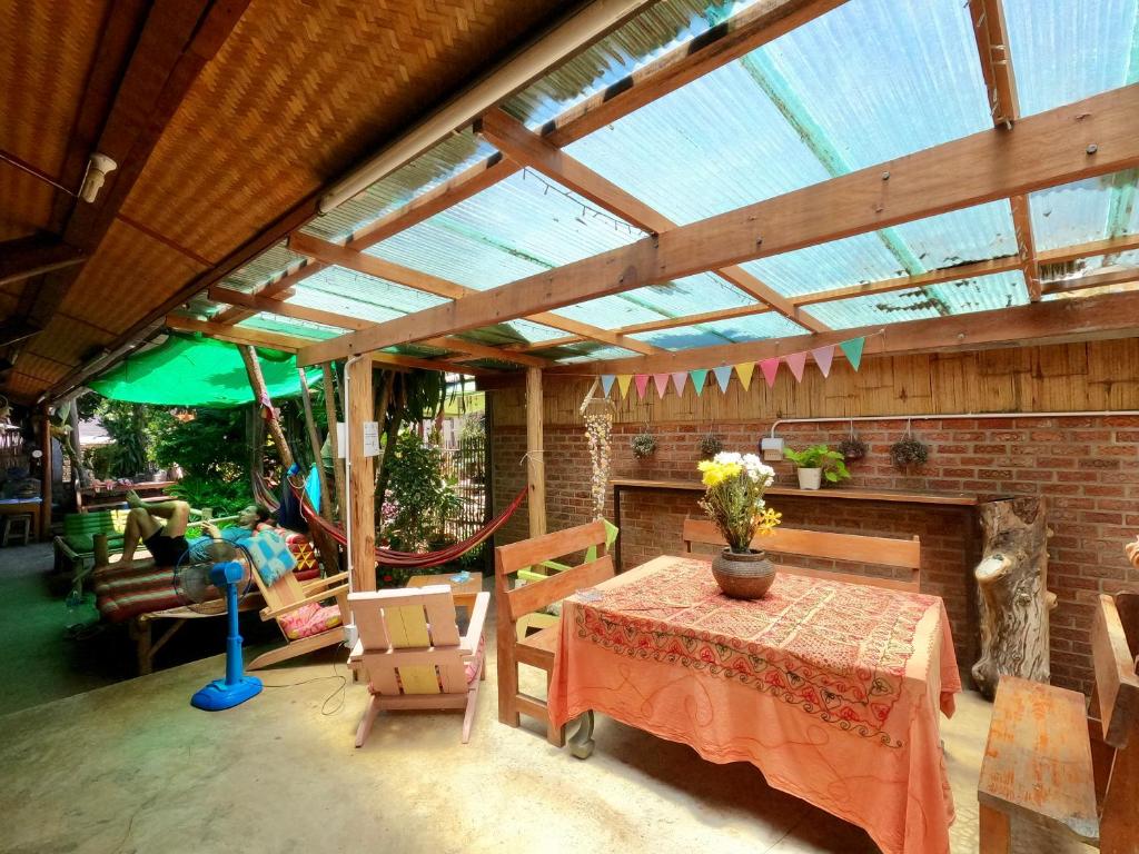 Sunny garden hostel photo 3