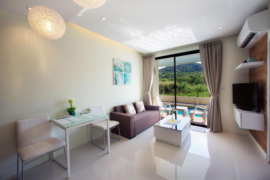 LAGO APARTMENTS BY TROPICLOOK photo 2