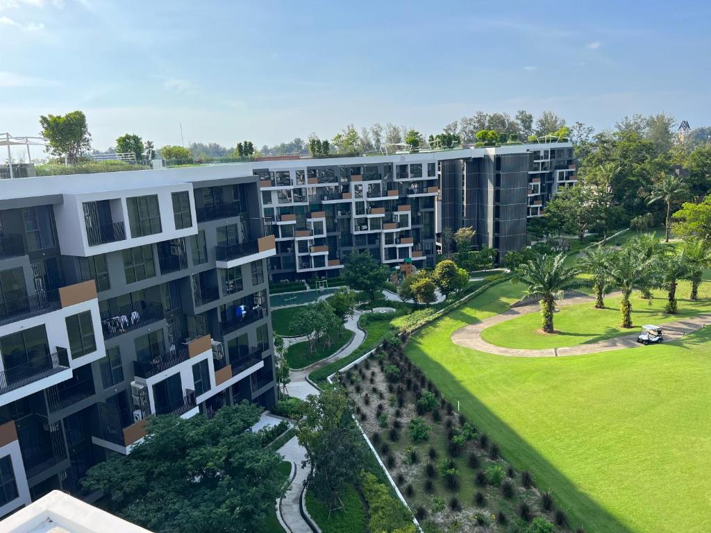 Modern 2-bedroom Apartments with washer in Skypark Laguna Bang Tao — photo 1