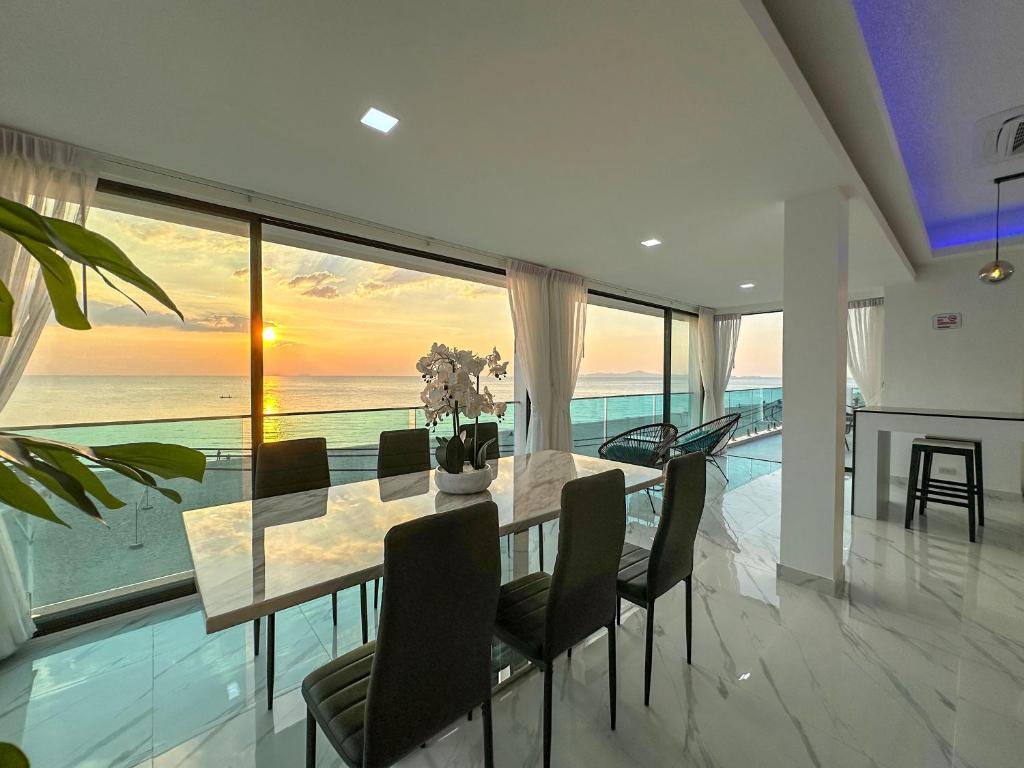 STUNNING BEACHFRONT VIEW LUXURIOUS Apartment 40 photo 2