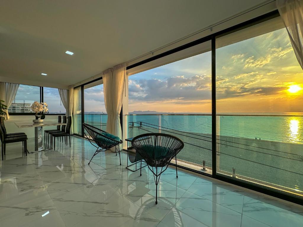 STUNNING BEACHFRONT VIEW LUXURIOUS Apartment 40 photo 3