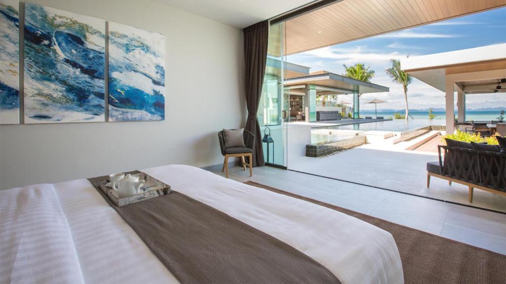 Exclusive Sea Renity A Beachfront Villa Retreat Sleeps 12 Adults and 6 Kids photo 2