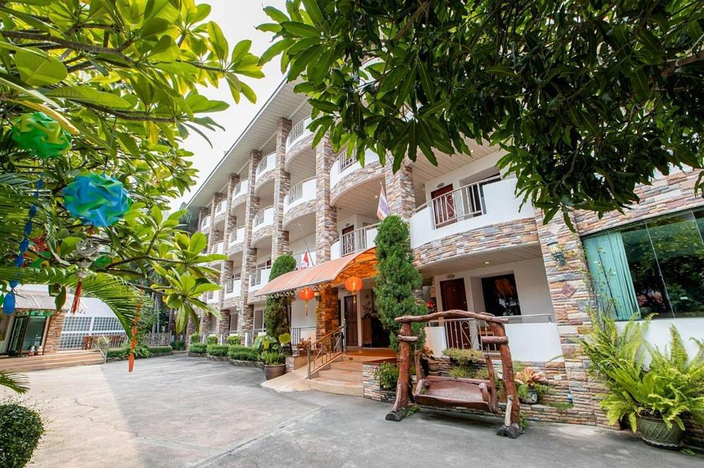 Selina Place Hotel — photo 1