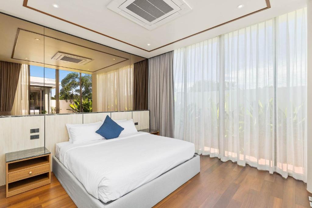 The Ozon Bangtao 3-bedrooms Villas with pool by My Home Phuket photo 2