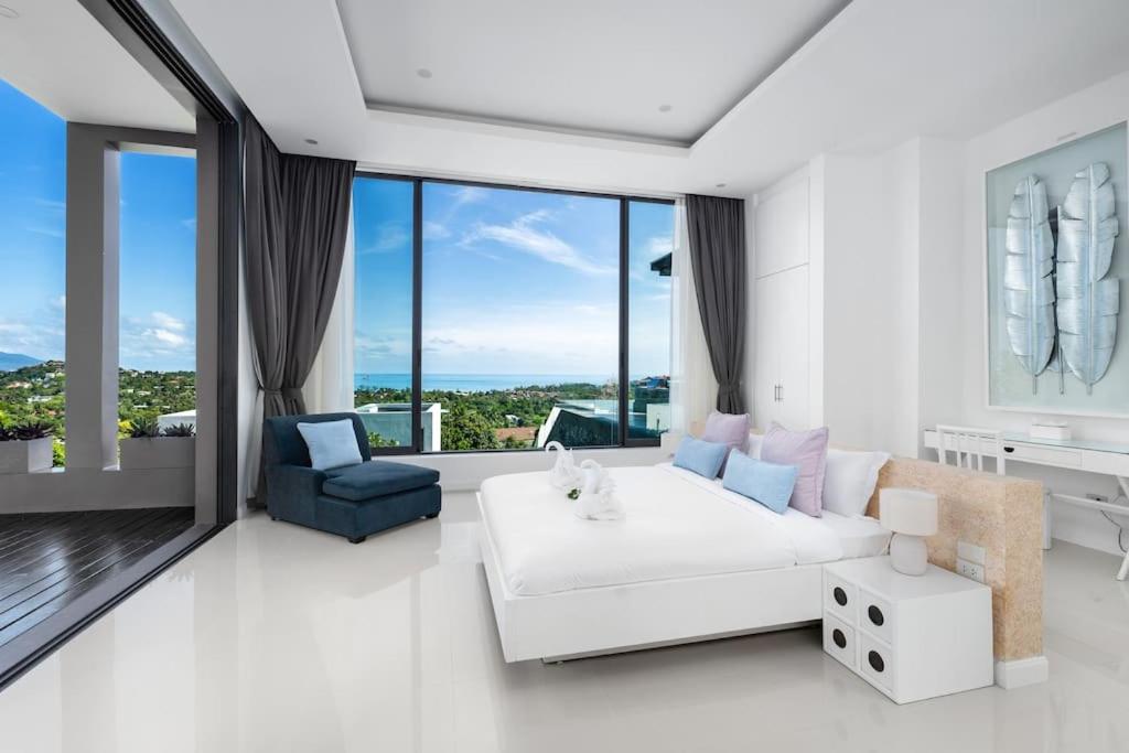 Stunning 4br sea-view villa photo 2