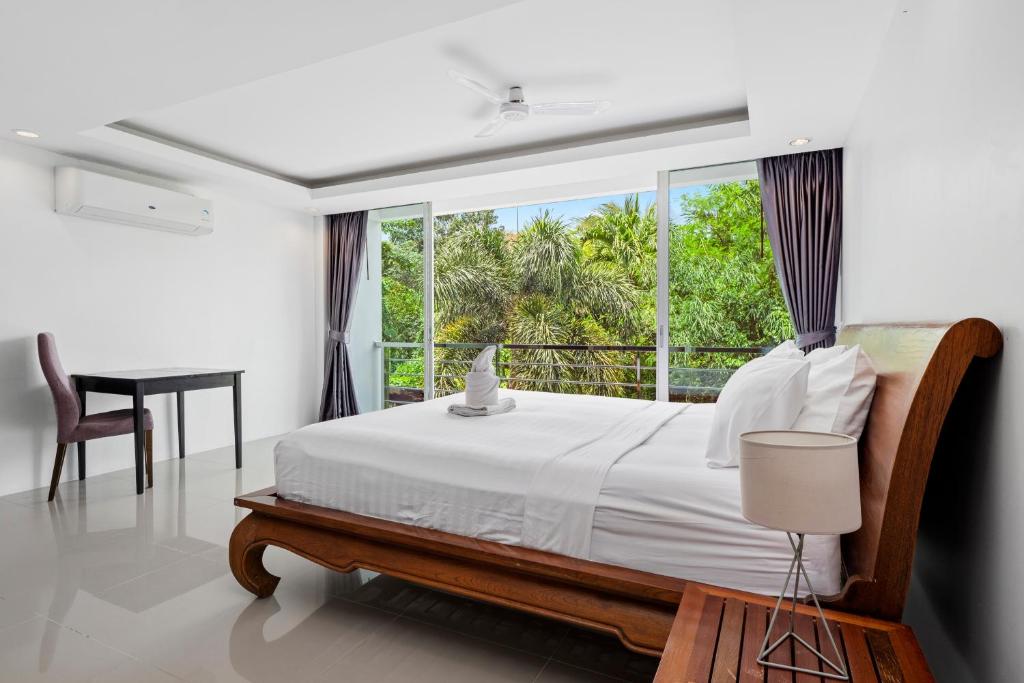 4 bedrooms & bathroom for up to 12 guests 7kms to Patong beach at The Fairways golf villas photo 2