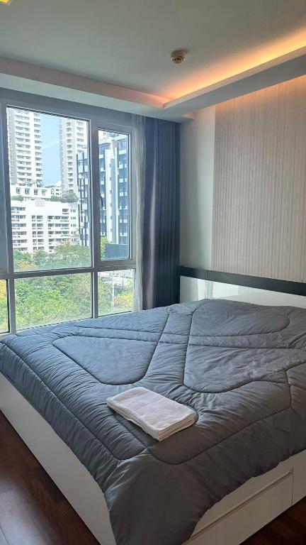 Spacious Sukhumvit Condo near EmQuartier photo 2