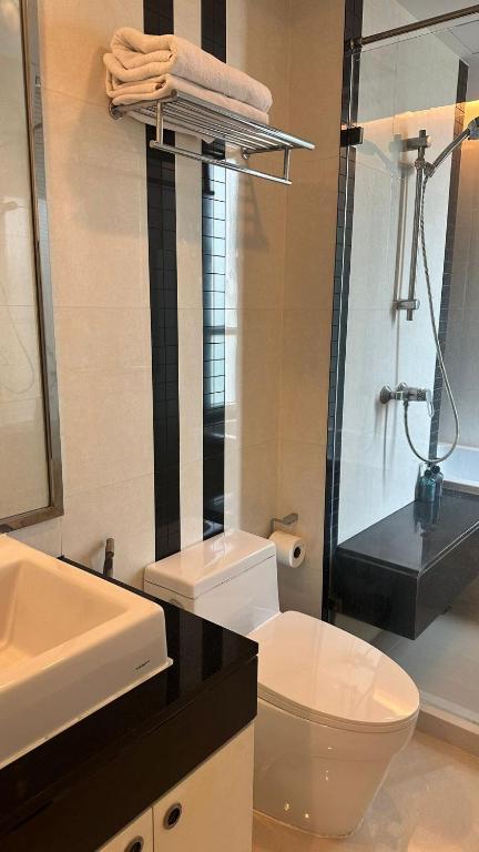 Spacious Sukhumvit Condo near EmQuartier photo 3