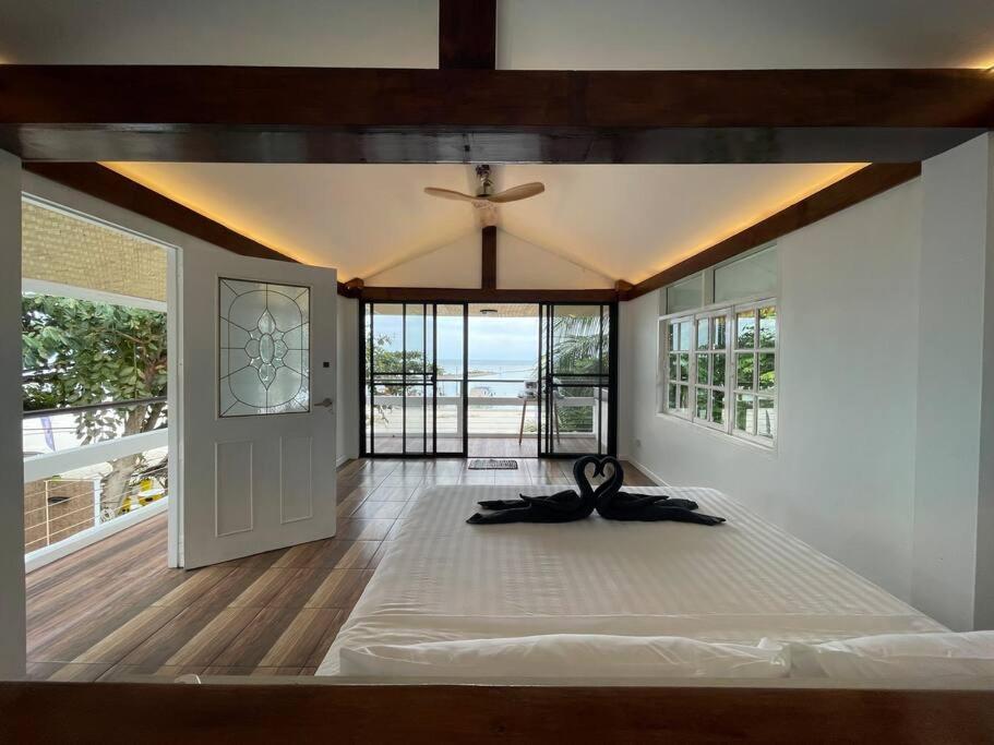 Sailors Beach House photo 2