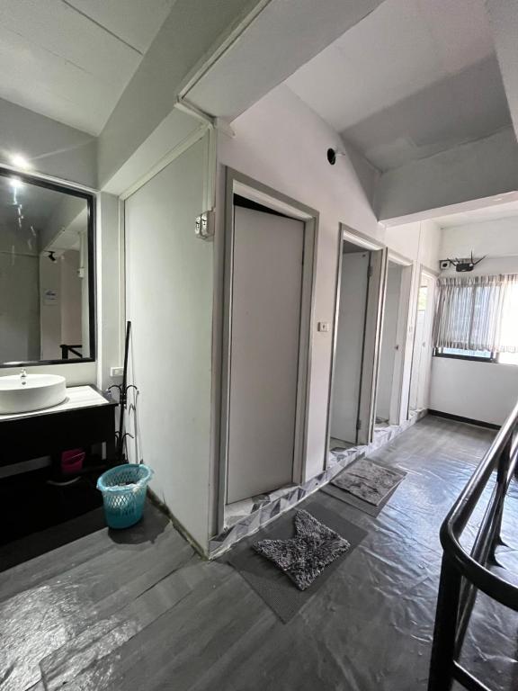 The New Normal House photo 3