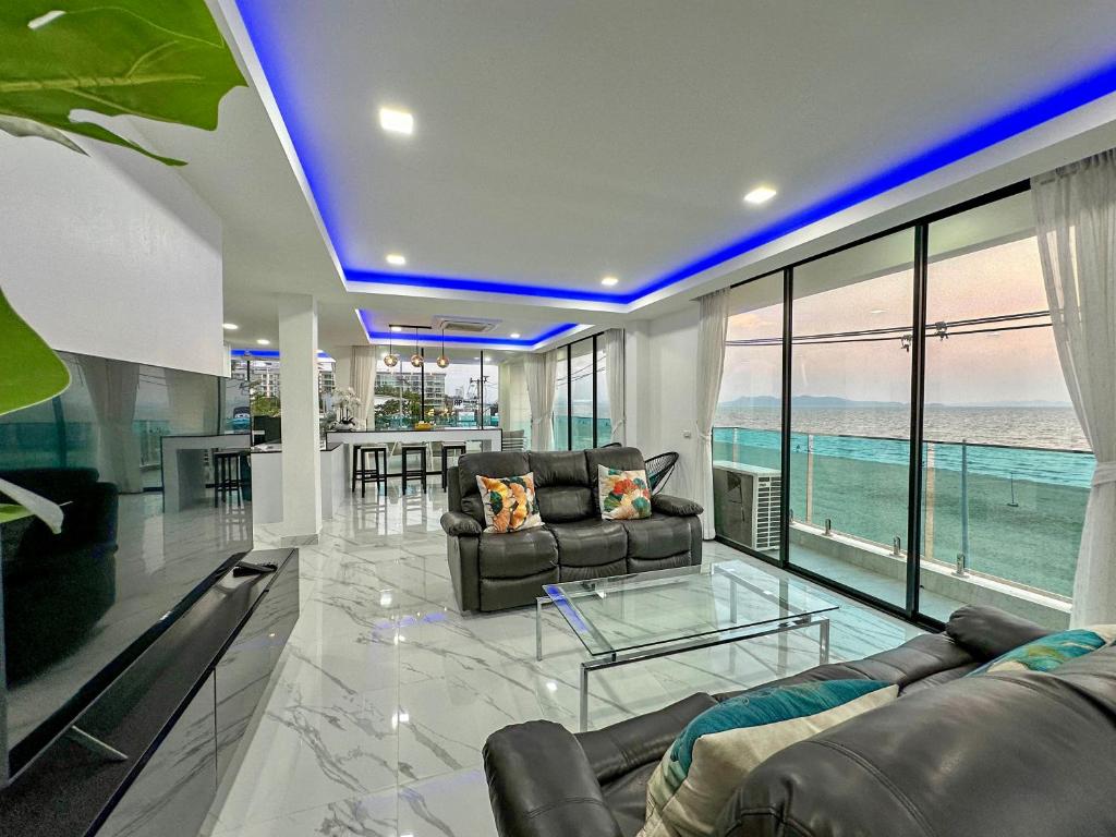 STUNNING BEACHFRONT VIEW LUXURIOUS Apartment 30 photo 2