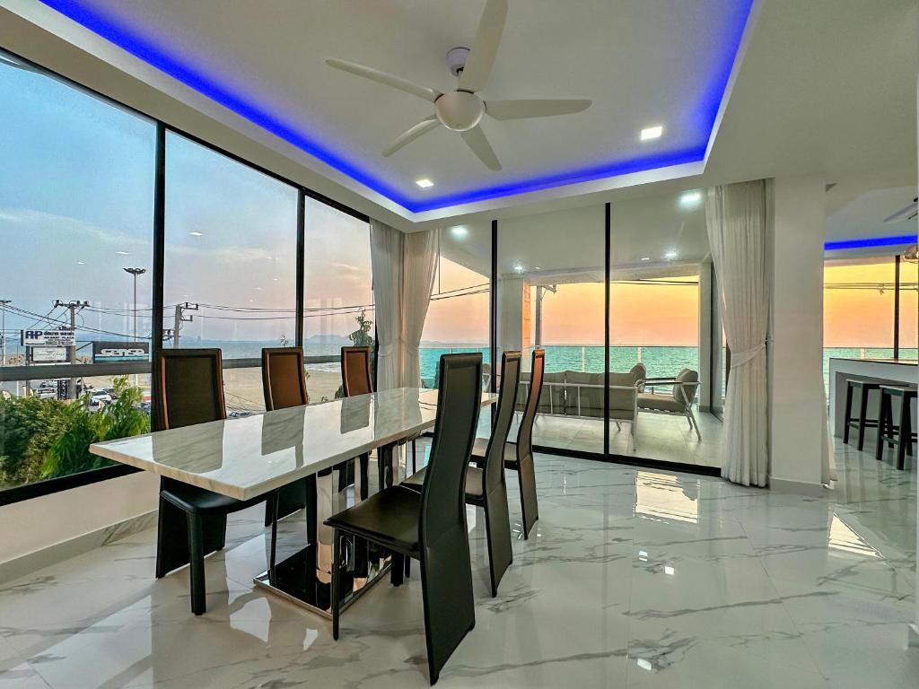 STUNNING BEACHFRONT VIEW LUXURIOUS Apartment 30 photo 3