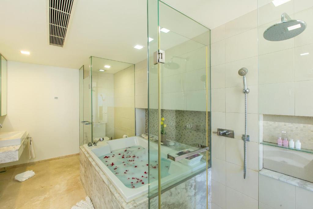 The heights Penthouse Ocean view A11 Near Kata Beach photo 3