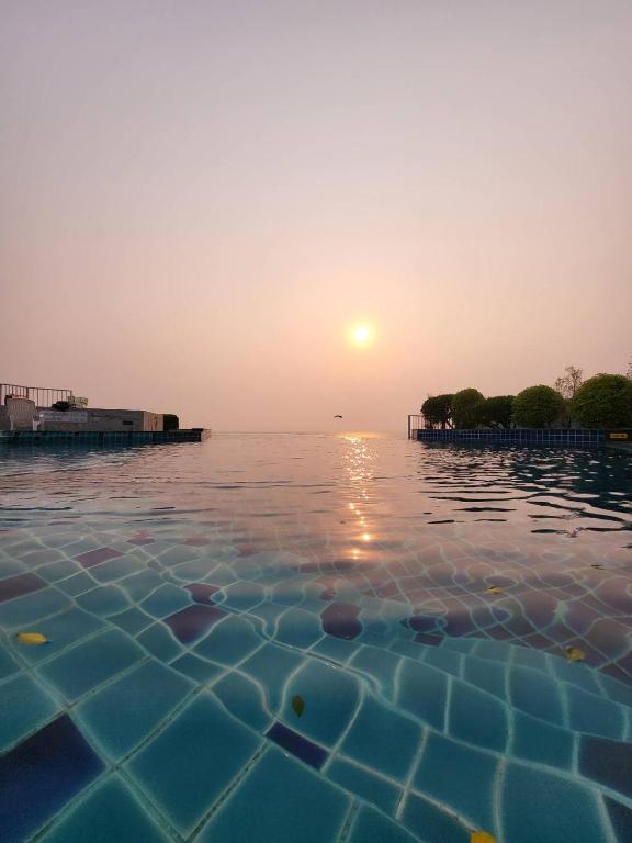 The patio condo Bang saen — photo 1