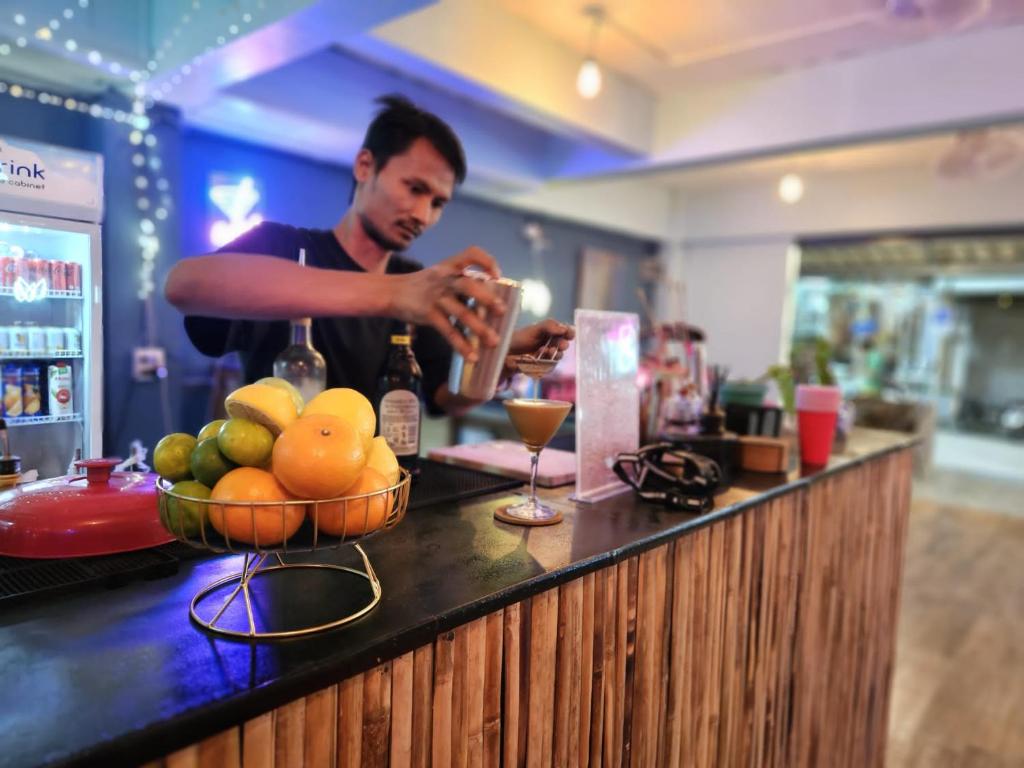 Tiki Tribe Bar & Hostel — photo 1