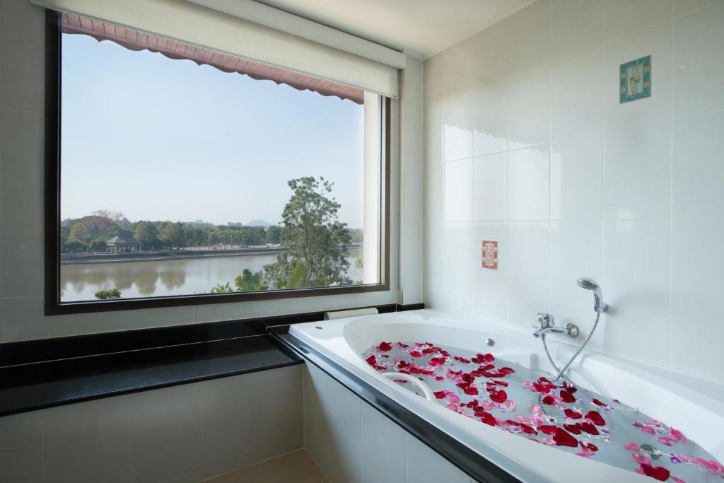 The Imperial River House Resort photo 2