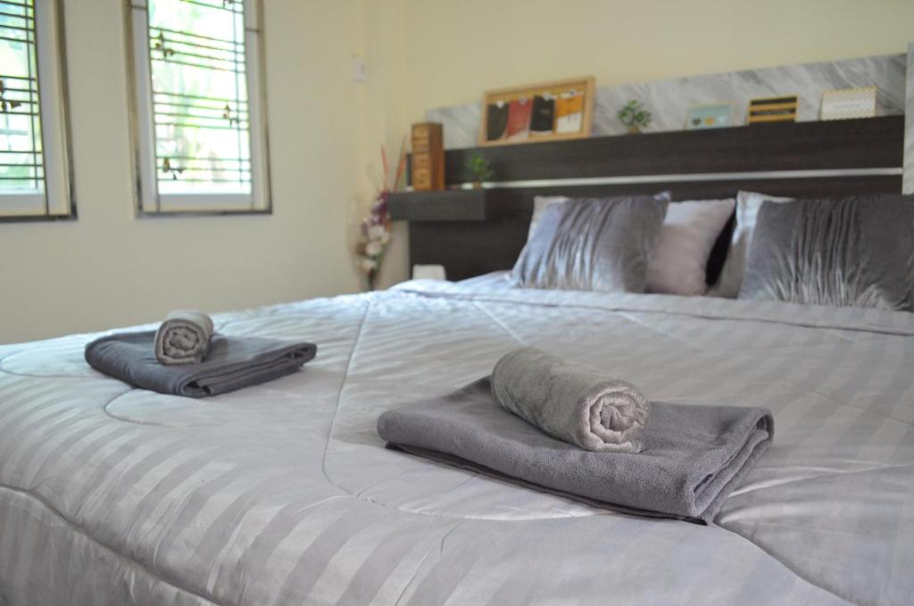 Modern room at Sabai Sabai Homestay Ayutthaya photo 2