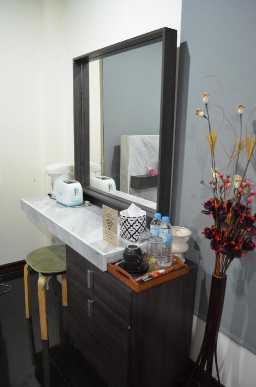 Modern room at Sabai Sabai Homestay Ayutthaya photo 3