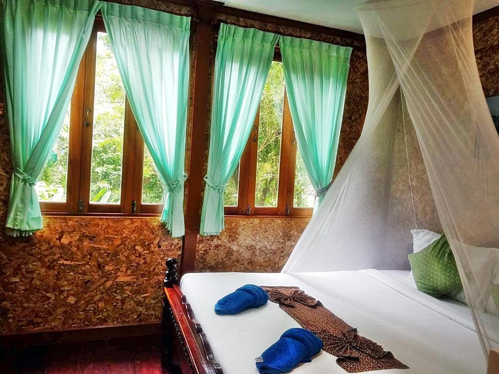 Tree Tops River Huts photo 3
