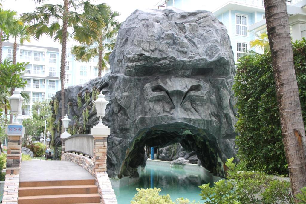 Grand Florida芭提雅带免费游泳池温泉和健身房和办公区水上花园公寓E208 — photo 1