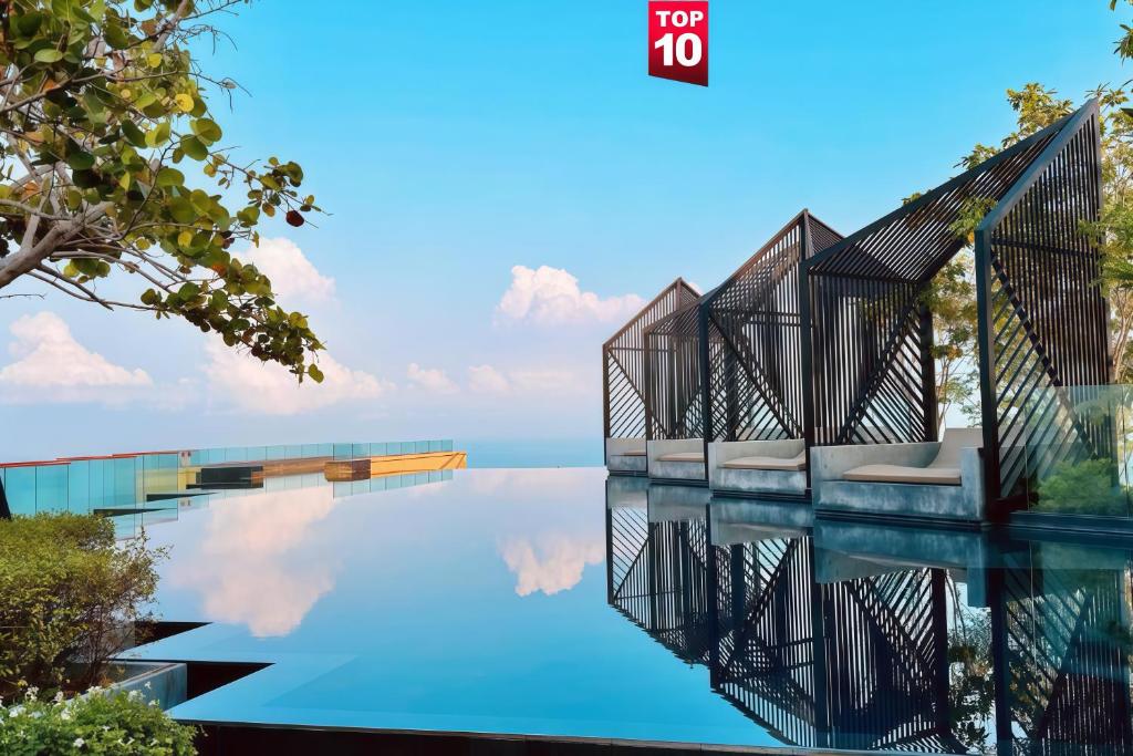 EDGE Sea View Holiday inn Pattaya Central — photo 1