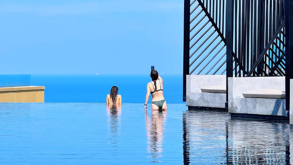 EDGE Sea View Holiday inn Pattaya Central photo 3