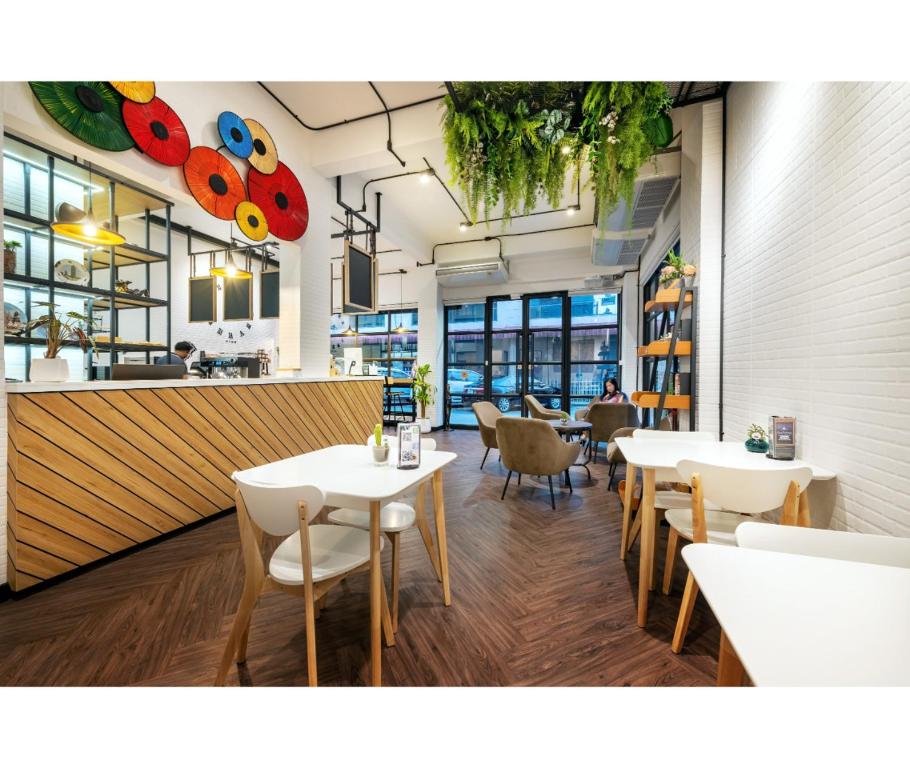 Siam Subway Hostel and Café photo 3