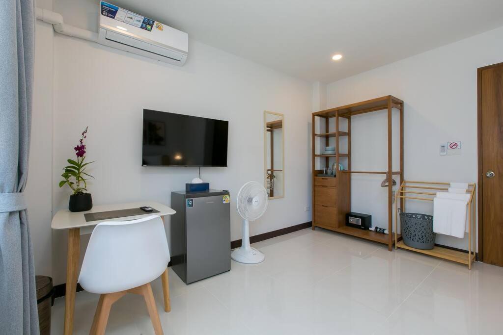 Wow Academy & Stay Soi Tai-Aed 2A photo 3