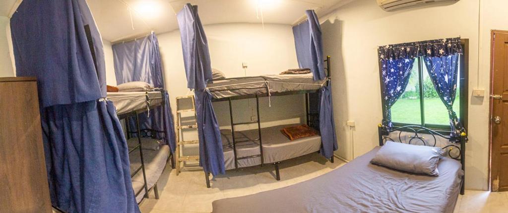 The Travelers Friend En Suite dorm room AC — photo 1