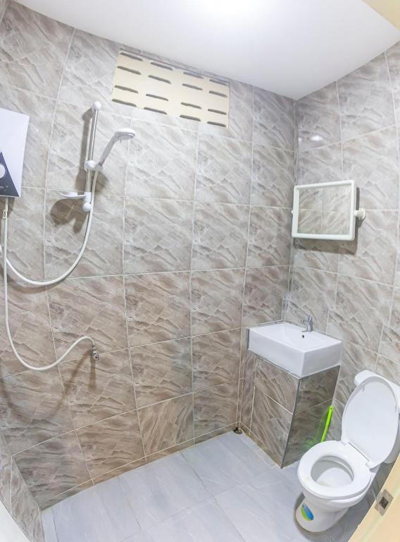 The Travelers Friend En Suite dorm room AC photo 3