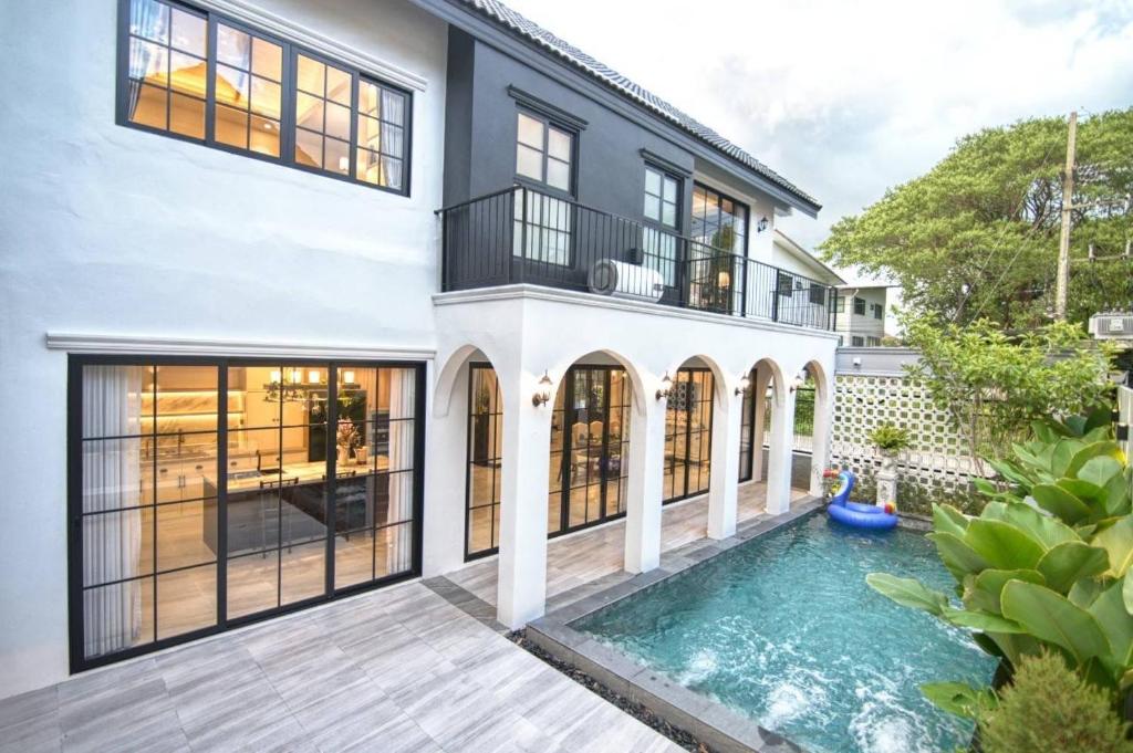 Serene Pool Villa photo 3