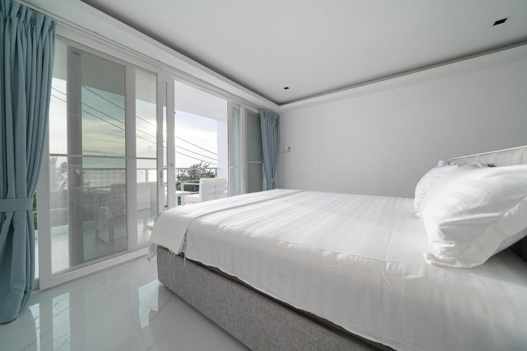 Surf Beach House Pool Villa photo 2