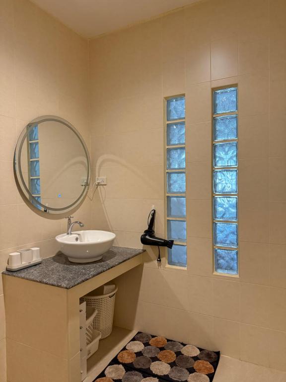 Tropical 1 Bedroom Pool House In Central Location photo 3