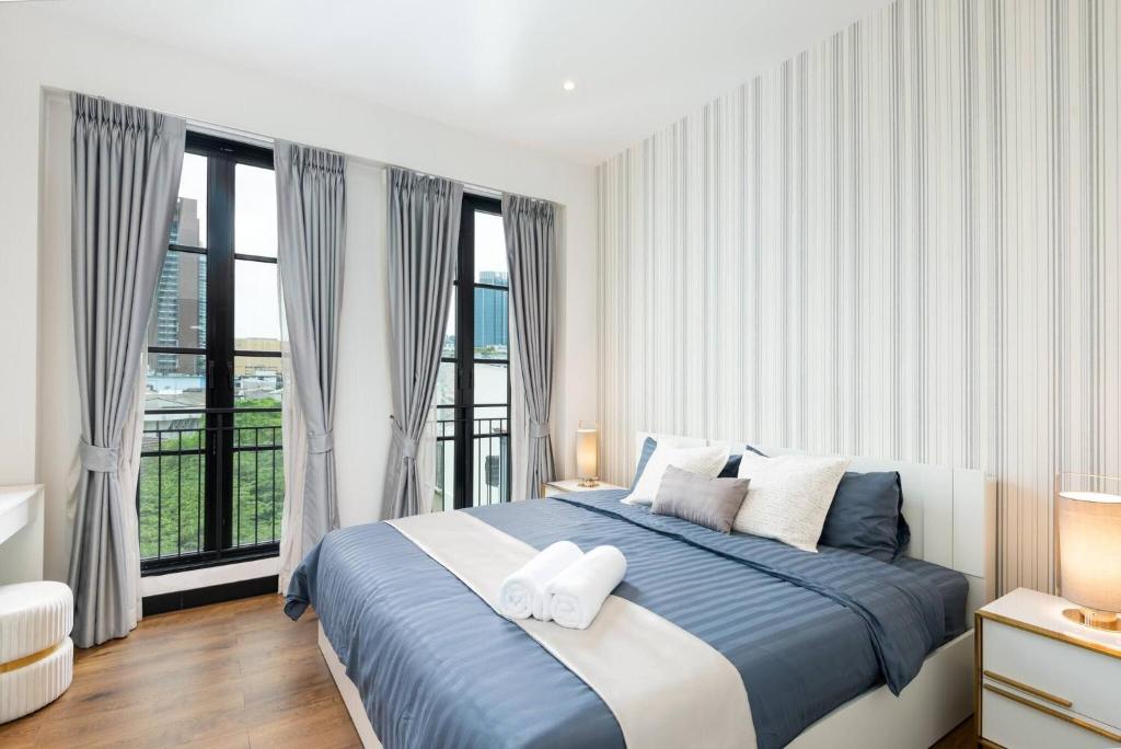 Stylish 7Beds Poolhouse with Cinema Lift - 2min to BTS photo 2