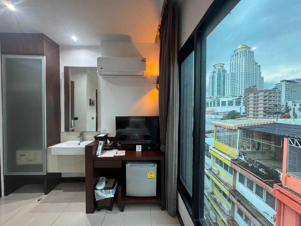 Collection O The Bangkok Airport Link Suite photo 3