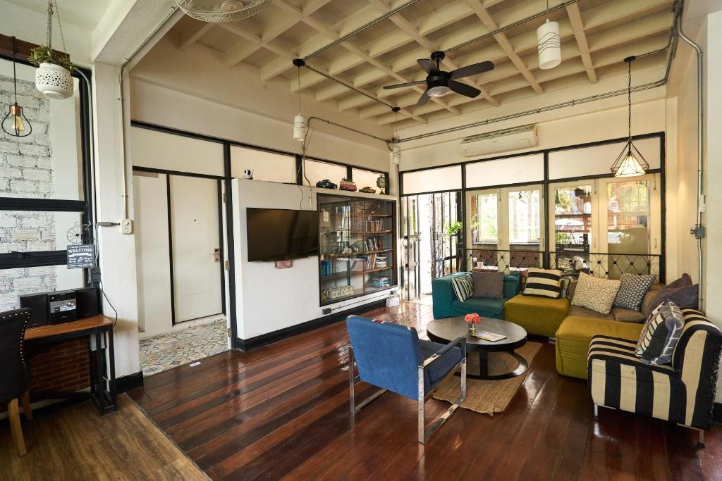Sherloft Home & Hostel photo 3