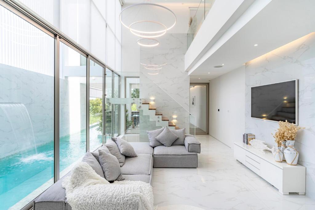 New Modern Aesthetic 3-Storey Villa A15 in Gated Residence just 10 min drive Laguna Phuket — photo 1