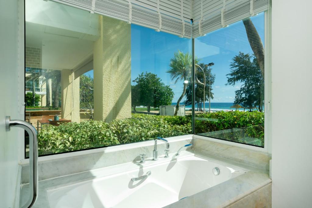 Karon Beachfront Apartment 703 photo 3
