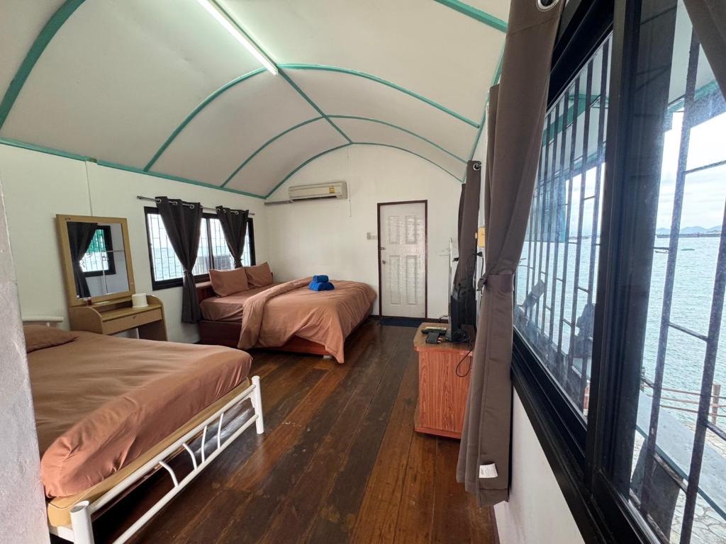 Rimtalay Resort Koh Si Chang photo 2
