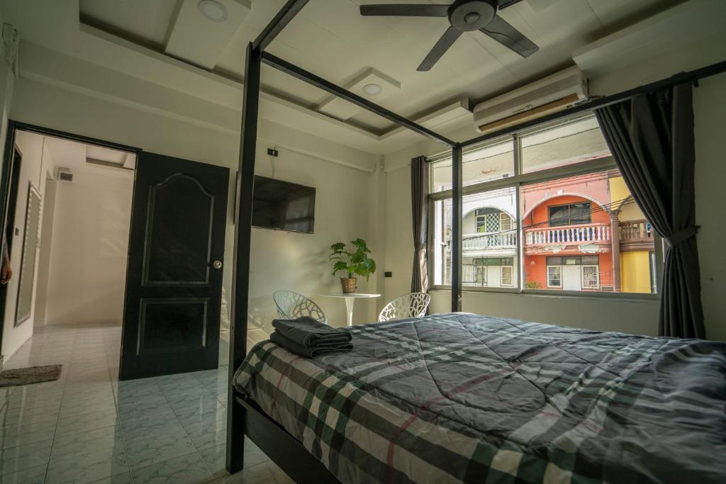 Splash Bar and Guesthouse photo 2