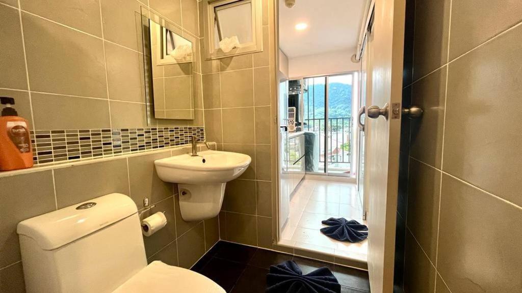 Dcondo Kathu - Top Floor 1 Bdr Condo with shared Pool photo 3