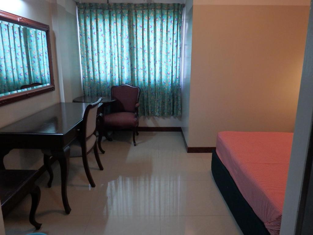 Sakol Hotel photo 2