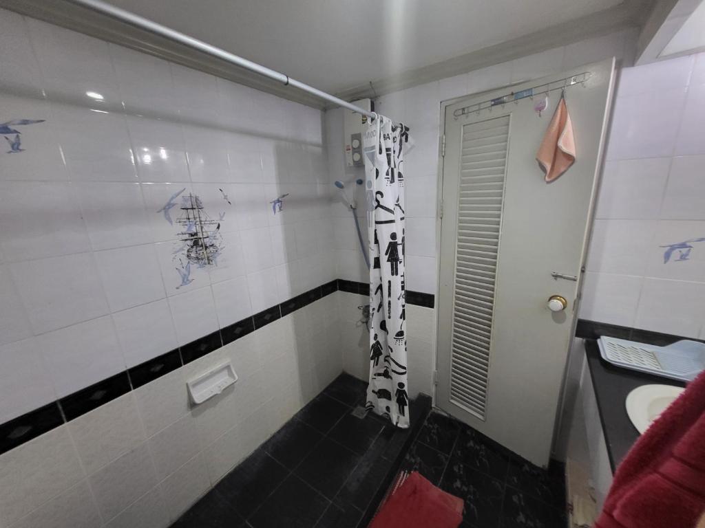 Rimhaad Condominium - Pool and Gym photo 2