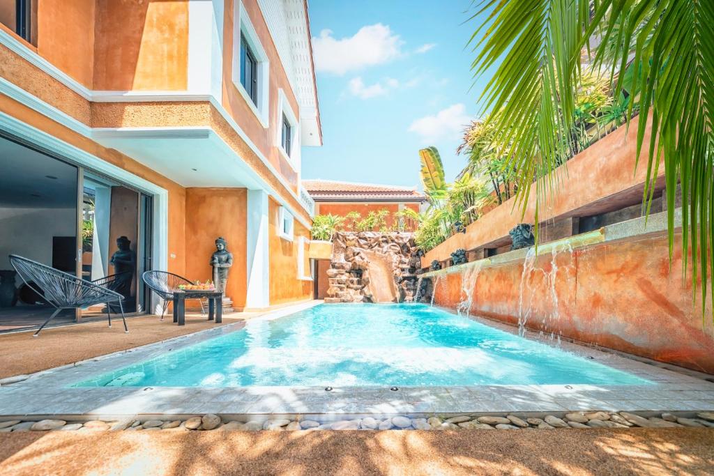 WOWLAND Luxury Pool Villa Pattaya Walking Street photo 2