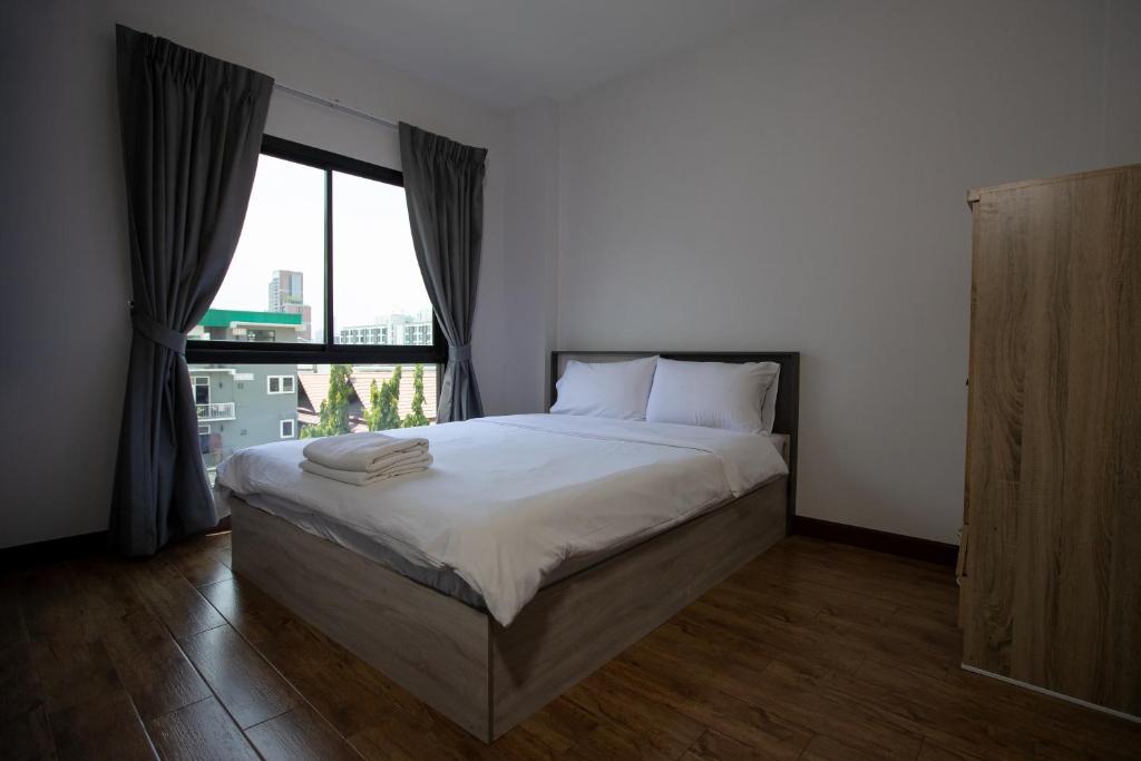 Room 36 service apartment photo 2