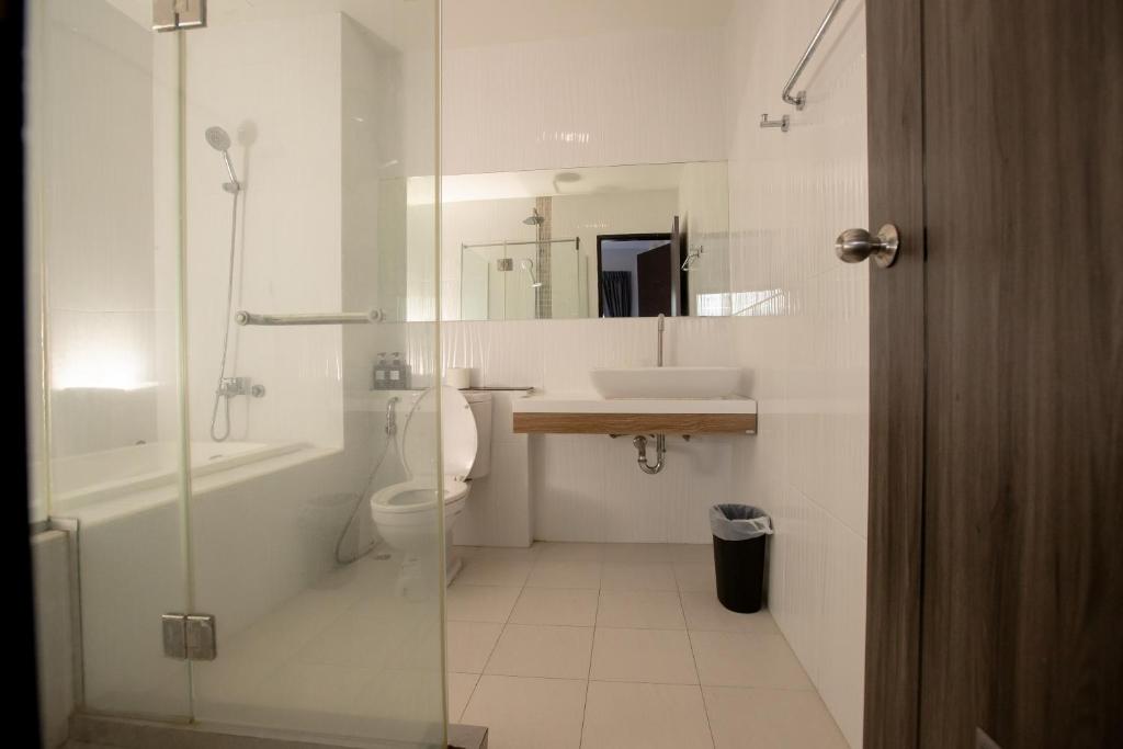 Room 36 service apartment photo 3
