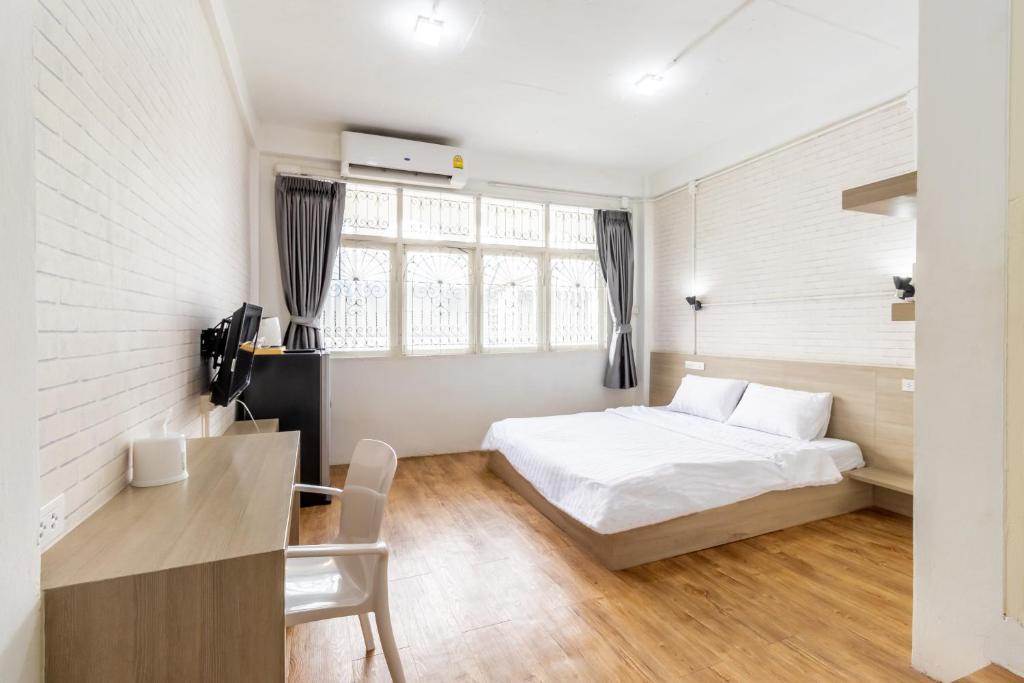 Ze Residence Bang Aor Station — photo 1
