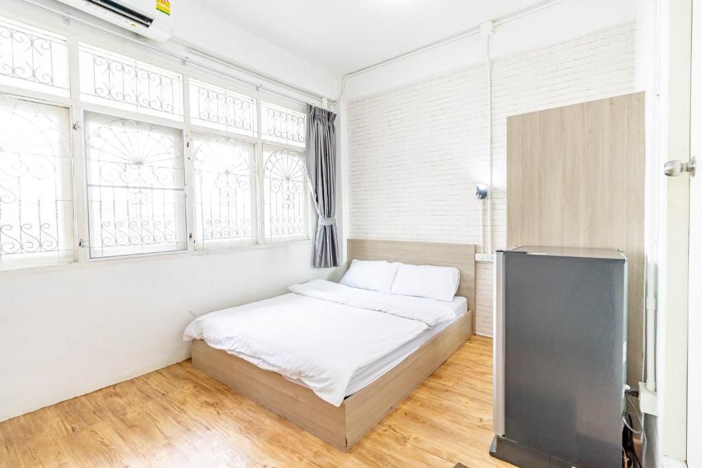 Ze Residence Bang Aor Station photo 3