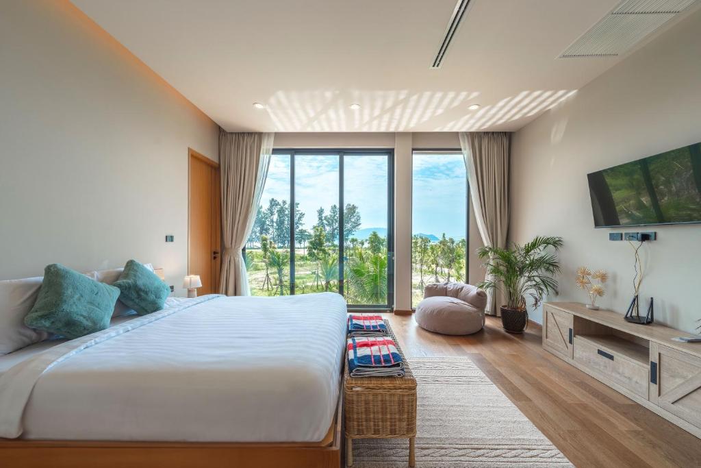New 3BR Pool Villa Long One A5 with Chalong Bay view photo 2